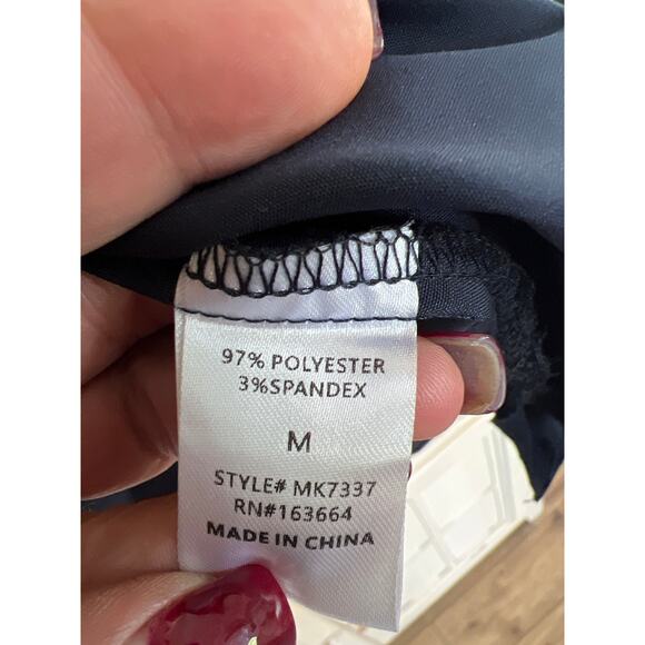 Mazik size medium navy blue top with colorful trim - Picture 4 of 4